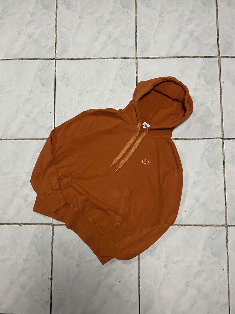 Nike Orange Hoodie (Category: Coats, Jackets and Outerwear) located in Pasig City. Submitted by trip2thriftt (Listing ID 1463746945, Image 1). Description: NIKE SWOOSH (ORANGE) 24 x 27 NO ISSUE 9/10 CONDI.