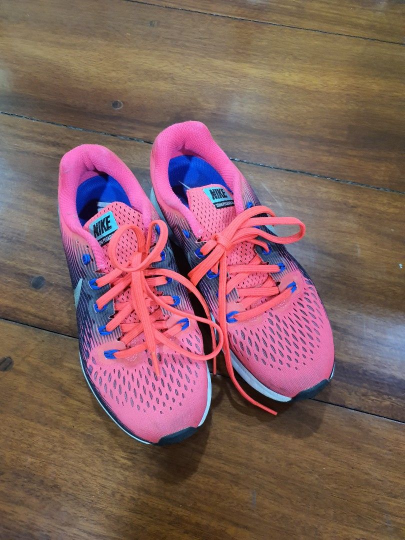 Nike Pegasus Pink Running Shoes (Category: Sneakers) located in San Juan City. Submitted by pepperpotts88 (Listing ID 1463868356, Image 2). Description: Preloved Pink Nike Pegasus running shoes Size: US 6.5/UK 4 Hardly used Ideal for running or everyday wear Lightweight and breathable mesh upper Pick up in Greenhills San Juan RFS: Decluttering .