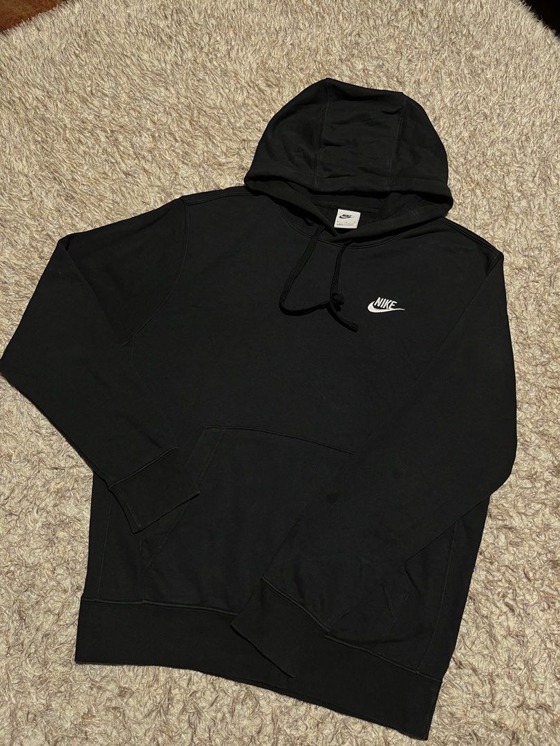 Nike Pull Over Hoodie (Category: Coats, Jackets and Outerwear) located in Valencia. Submitted by bordzsthrift (Listing ID 1463928261, Image 1). Description: Size M on Tag Dimes: 22 X 27 Exellent Condition No issue .