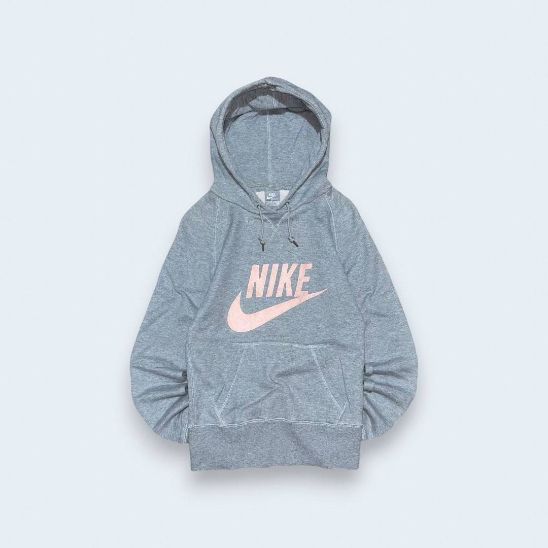 NIKE PULLOVER HOODIE (Category: Coats, Jackets and Outerwear) located in Quezon. Submitted by ejay.thrift.clothes (Listing ID 1463912352, Image 1). Description: MEDIUM 18 X 24.5 NO ISSUE COLOR RATE: 9/10 EXCELLENT CONDITION FRESHLY WASHED READY TO WEAR # 232.