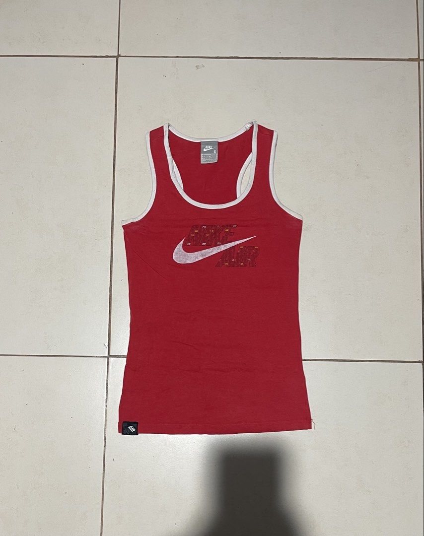 Nike red scoop-neck tank top (Category: Others Tops) located in Manila. Submitted by john_robert00 (Listing ID 1463912435, Image 1). Description: Nike red scoop-neck tank top Issue pm nalang❗️.