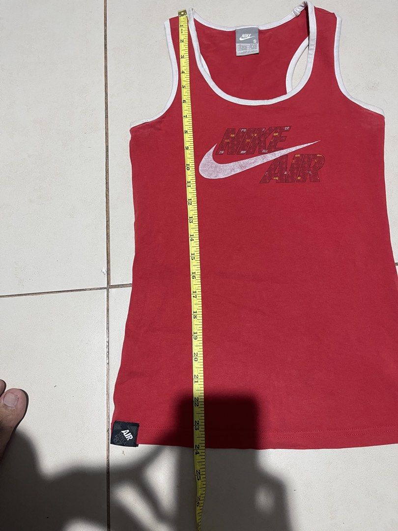 Nike red scoop-neck tank top (Category: Others Tops) located in Manila. Submitted by john_robert00 (Listing ID 1463912435, Image 3). Description: Nike red scoop-neck tank top Issue pm nalang❗️.