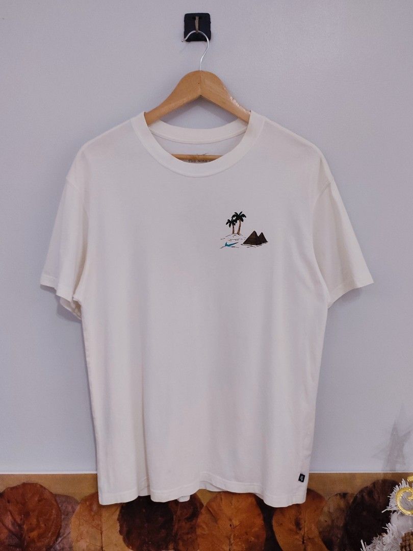 Nike SB The Sphinx Tee (Category: Tshirts & Polo Shirts ) located in Ibajay. Submitted by trendholicrepublique (Listing ID 1463890283, Image 2). Description: Nike SB The Sphinx Tee 259 Php Color Rate 9.5/10 Large On Tag (21 x 28) Very Good to Excellent Condition (need wash) Issue: minimal washable stains.