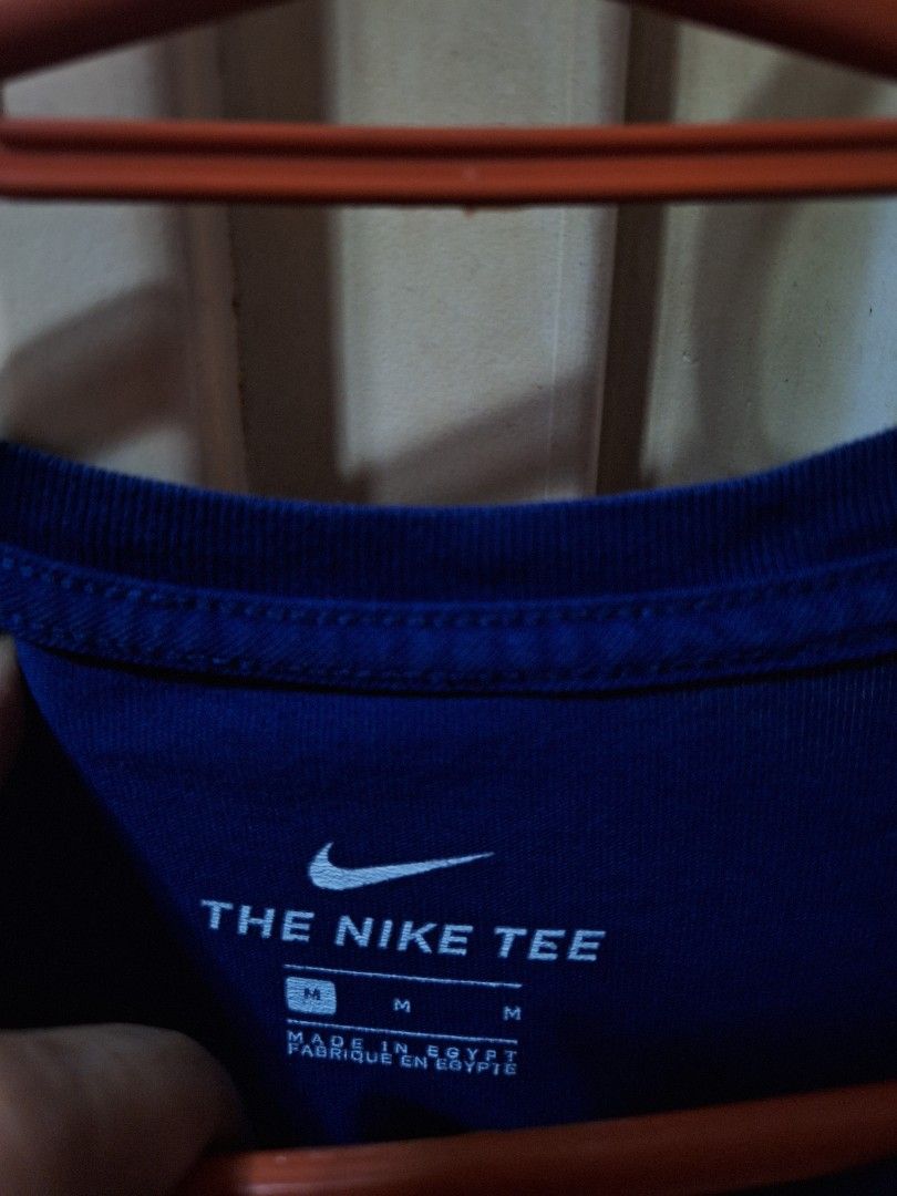 Nike shirt (Category: Tshirts & Polo Shirts ) located in Mabalacat. Submitted by jhaycore05 (Listing ID 1463864209, Image 2). Description: - Blue Nike T-Shirt - Yellow smiley graphic - Size: Medium (M) - Material: 100% Cotton - Origin: Made in Egypt - Ideal for casual wear - Please check photos for condition details excellent no issue dimes: 20x28.