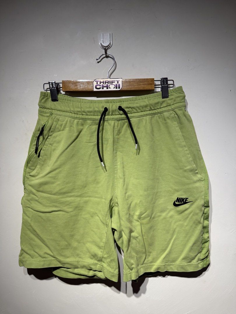 Nike Short (Category: Shorts) located in Carmen. Submitted by thriftnichoii (Listing ID 1463844692, Image 1). Description: 30-34x18.