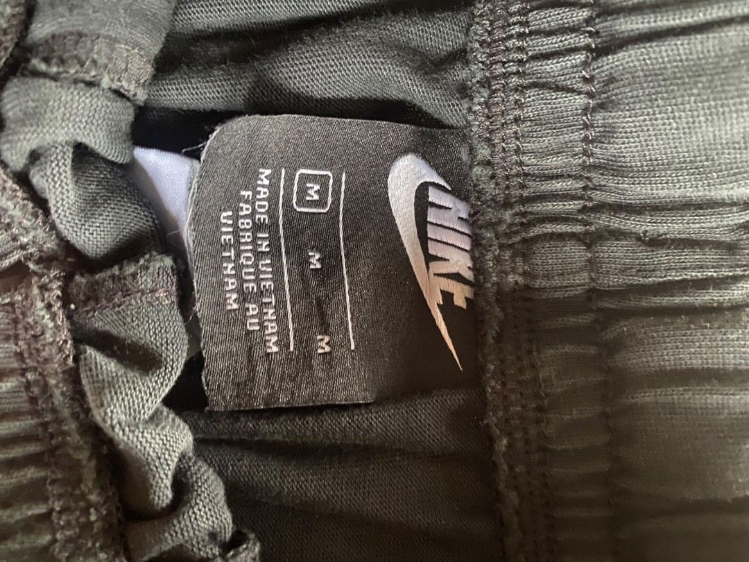 Nike Short (Category: Shorts) located in Santo Tomas. Submitted by liyothrift (Listing ID 1463935813, Image 3). Description: Nike Shory Width 25 Length 17 good to excellent free ship.