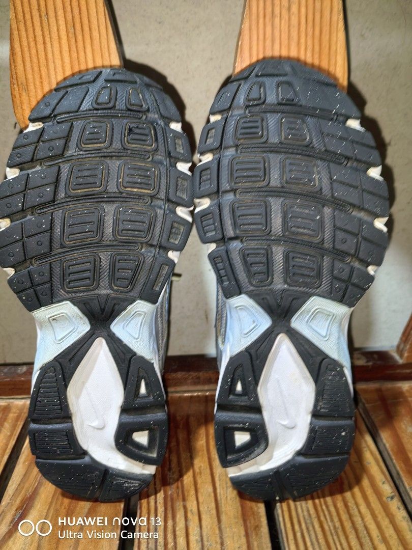Nike Silver Blue Running Shoes (Category: Sneakers) located in Cebu City. Submitted by abellarces30419 (Listing ID 1463801595, Image 2). Description: - Nike running shoes in silver and blue - Versatile: suitable for running or casual wear - Soles show some signs of wear but retain plenty of grip - Laces are clean - Overall, a solid pair of trainers.