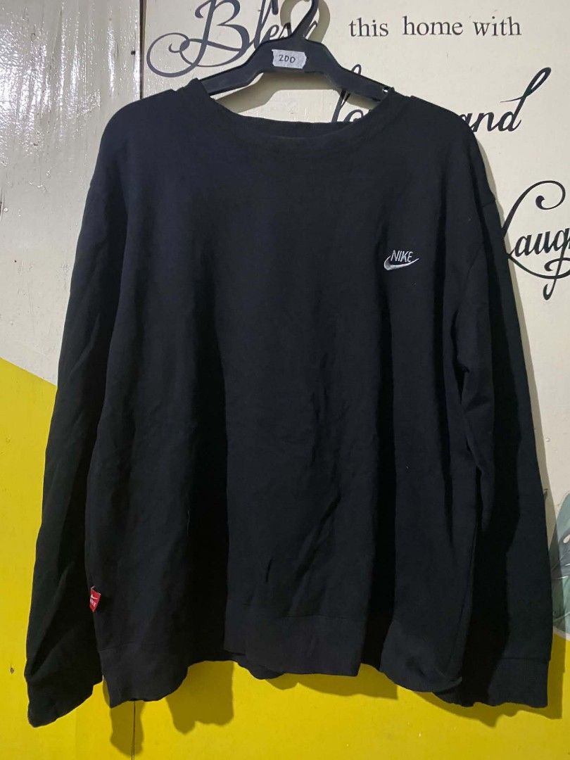 Nike Sweatshirt (Category: Coats, Jackets and Outerwear) located in Caloocan City. Submitted by vincefresn21903 (Listing ID 1463759039, Image 1). Description: - Black Nike sweatshirt - Features classic red Nike tag - Comfortable for casual wear - Stylish design.