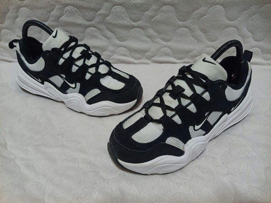 Nike tech hera Wavy Black White Sneakers (Category: Sneakers) located in Manila. Submitted by urbantreasures.101 (Listing ID 1463790817, Image 3). Description: - Nike Air Max Wavy sneakers - Classic black and white colorway - Durable mesh and suede upper - Stylish chunky white sole - Secure lace-up closure - Ideal for everyday comfort and style ORIGINAL , PRELOVED , DECLUTTERING , NO ISSUE 😊 CAN SHIP NATIONWIDE LOCATION: UMAPAD MANDAUE CITY , CE