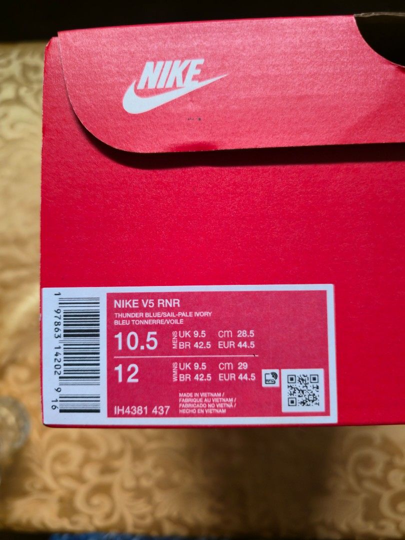 Nike V5 RNR (Category: Sneakers) located in Manila. Submitted by jamestio (Listing ID 1463870798, Image 2). Description: .