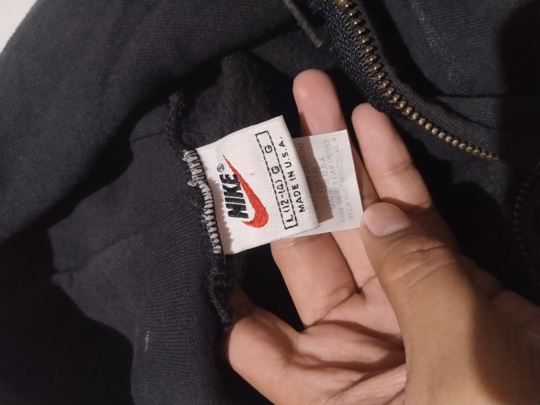 Nike vintage (Category: Coats, Jackets and Outerwear) located in Iloilo. Submitted by raydelcanomay (Listing ID 1463786720, Image 3). Description: Nike vintage Size - L ON TAG Dimes - W24 L28.4 Colorate - 8.9 Condition - Good Tags - complete (no side stitch) Issue - Sunfade, 1 pinhole and sign of usage Price - 250.