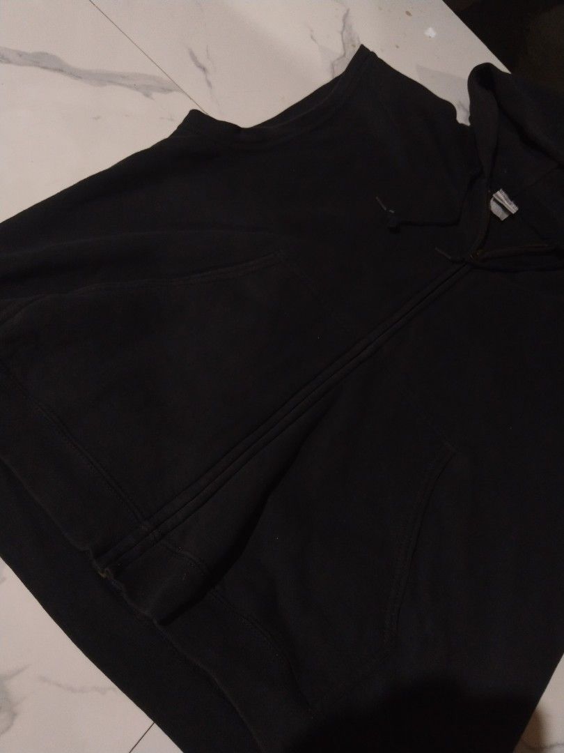 Nike vintage (Category: Coats, Jackets and Outerwear) located in Iloilo. Submitted by raydelcanomay (Listing ID 1463786720, Image 2). Description: Nike vintage Size - L ON TAG Dimes - W24 L28.4 Colorate - 8.9 Condition - Good Tags - complete (no side stitch) Issue - Sunfade, 1 pinhole and sign of usage Price - 250.