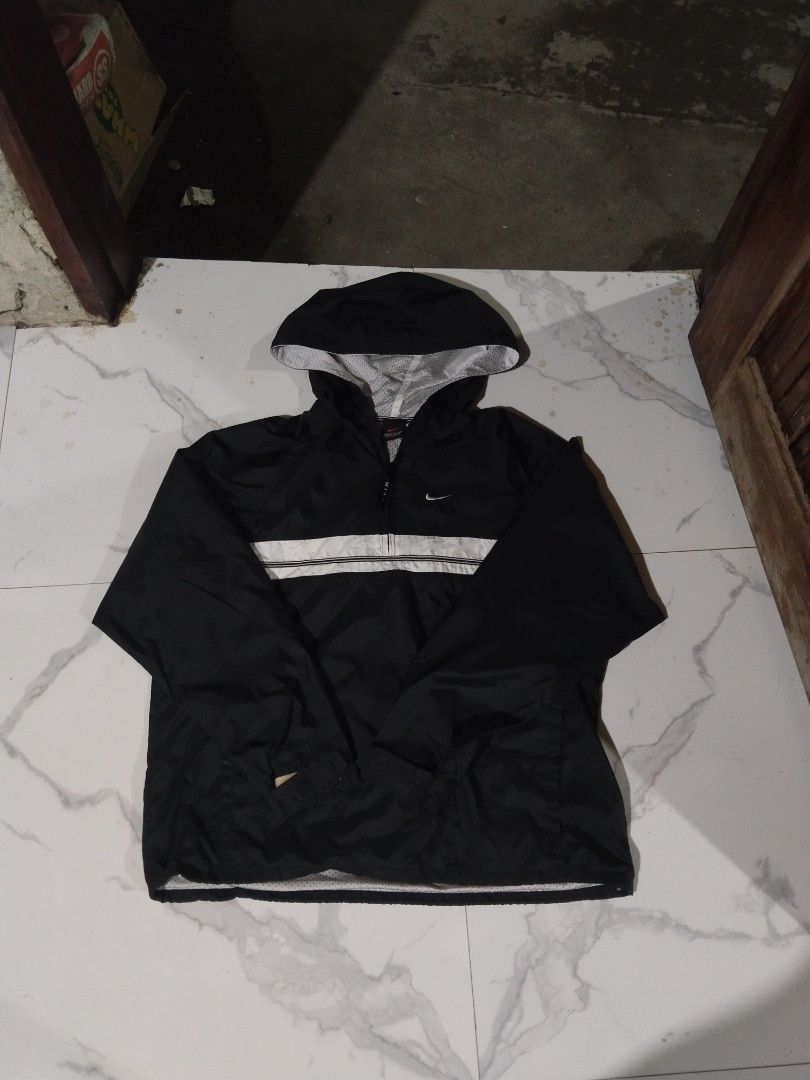 Nike vintage windbreaker (Category: Hoodies) located in Iloilo. Submitted by raydelcanomay (Listing ID 1463784495, Image 1). Description: VINTAGE NIKE WINDBREAKER Size - M ON TAG Dimes - W23 L25.4 Colorate - 9.7 Condition - EXCELLENT Tags - COMPLETE Issue - MISSING LACE Price - 650!!.