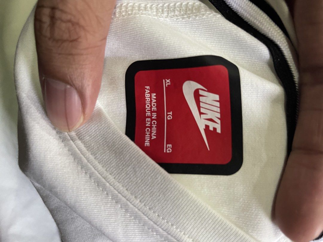 Nike White Long Sleeve XL (Category: Coats, Jackets and Outerwear) located in Digos. Submitted by rarepenguin.392201 (Listing ID 1463774610, Image 3). Description: - White Nike sweatshirt - Long sleeves - Small zip pocket on chest - Tag size: XL - Made in China - Perfect for casual wear.