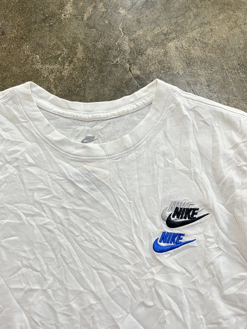 Nike White Multiple Logo Tee (Category: Tshirts & Polo Shirts ) located in Iloilo. Submitted by kabayo123 (Listing ID 1463768317, Image 3). Description: Size Medium on tag Dimes: 20 x 27 Color rate: 9.5/10 Like new No flaws Ako na bahala mag wash if kunin mo🫡 Location: Iloilo City📌 Courier: J&T🚚.