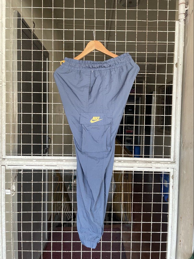 Nike Woven Cargo Pants Small (Category: Activewear) located in Manila. Submitted by oftherack_04 (Listing ID 1463829447, Image 1). Description: Size Small on tag Waist 30-32 Lenght 40 Excellent condition .