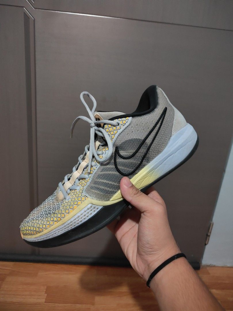 sabrina 1 (Category: Sneakers) located in Manila. Submitted by hanskicks18 (Listing ID 1463900259, Image 2). Description: Size 9.5 mens no issues damaged box only taytay loc.