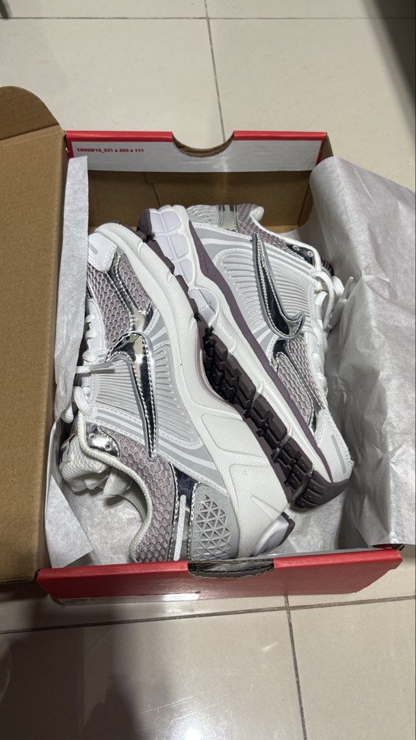 Nike Zoom Vomero 5 (Category: Sneakers) located in Makati City. Submitted by warmmoon_4868ac (Listing ID 1463789238, Image 1). Description: Nike Zoom Vomero 5 Class A Replica Used once Rfs: Wrong Size Size 6.5 .