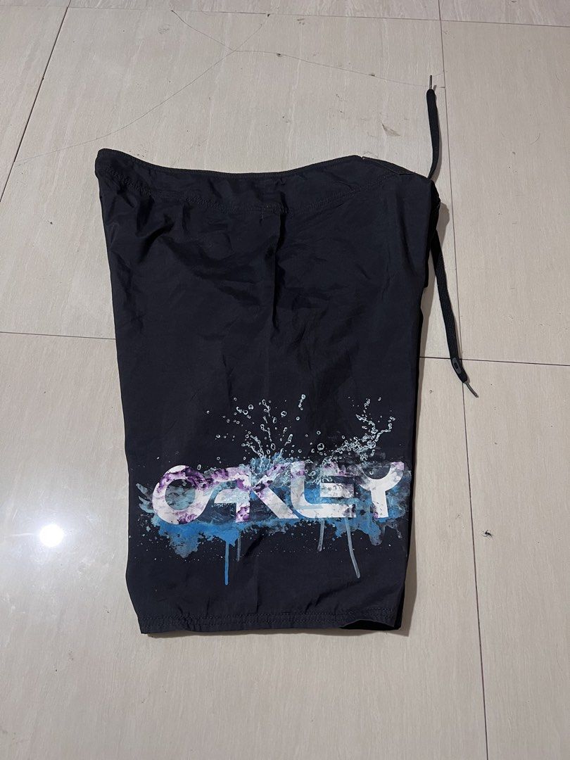 Oakley Board Shorts Size 36 Black Splash Print (Category: Swim Trunks & Board Shorts) located in Zamboanga. Submitted by safe.haimer (Listing ID 1463882829, Image 2). Description: - Oakley board shorts - Color: Black - Size: 36 -L23 - Design: Cool splash print on front and back - Features: Drawstring waist, back velcro pocket - Ideal for: Swimming, beach trips, lounging.