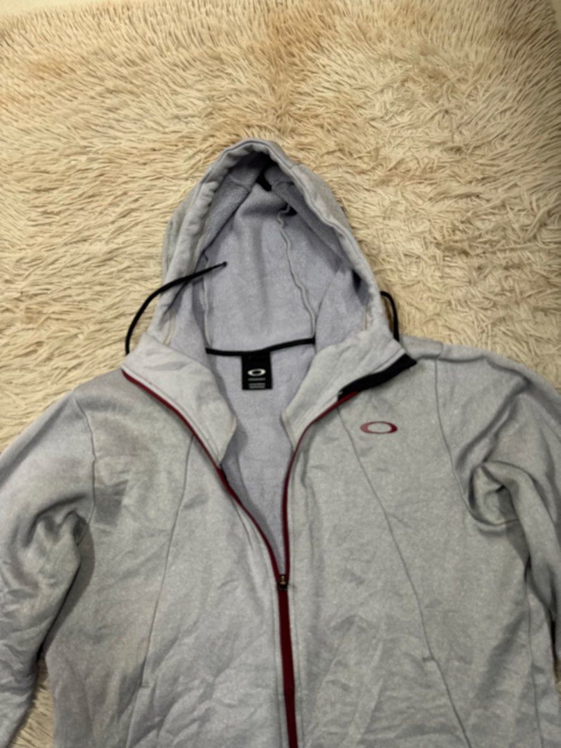 Oakley Jacket (Category: Coats, Jackets and Outerwear) located in Guagua. Submitted by clothingbyl (Listing ID 1463766507, Image 3). Description: .