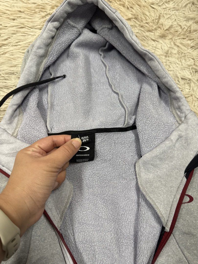 Oakley Jacket (Category: Coats, Jackets and Outerwear) located in Guagua. Submitted by clothingbyl (Listing ID 1463766507, Image 2). Description: .