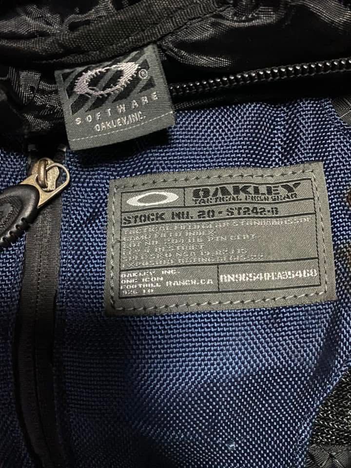 Oakley Tactical Gear Backpack (Category: Backpacks) located in Manila. Submitted by zayneeee. (Listing ID 1463832137, Image 3). Description: Oakley Backpack (authentic) goods to bro solid pa to issue rust na yung bakal kita sa pic see comment section bawal sa maselan 1650.