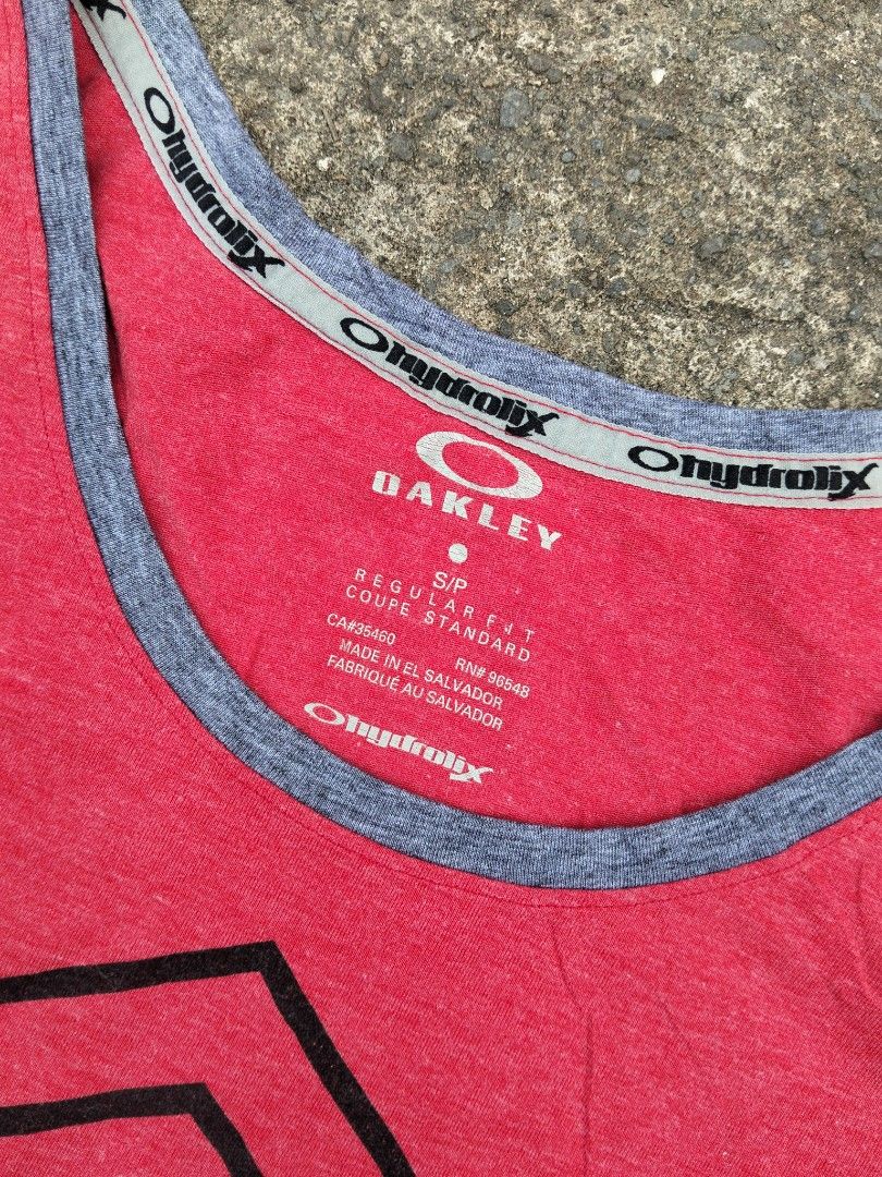 OAKLEY TANK TOP (Category: Activewear) located in Bacolod City. Submitted by hyoohxzx (Listing ID 1463861967, Image 3). Description: OAKLEY TANK TOP SIZE SMALL LENGTH 27 WIDTH 19 EXCELLENT CONDITION LOCATION BACOLOD CITY, NEGROS OCCIDENTAL.