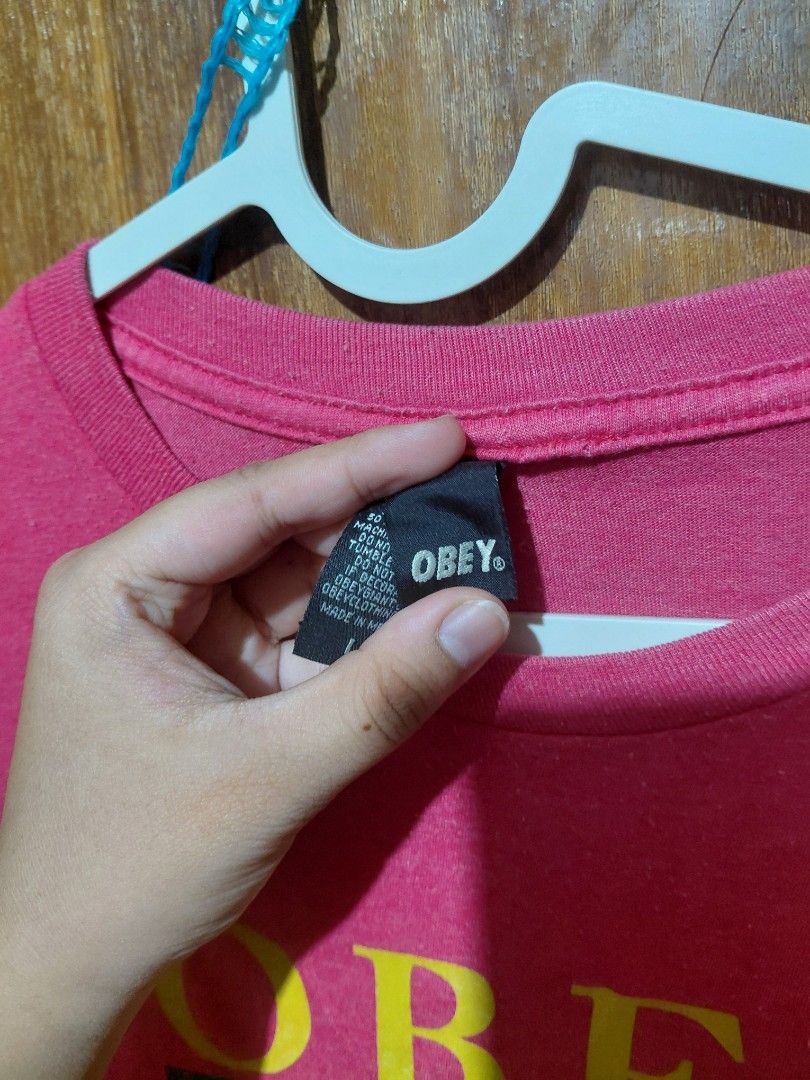 Obey Graphic Tee (Category: Tshirts & Polo Shirts ) located in Imus. Submitted by frootiloots4103 (Listing ID 1463755837, Image 2). Description: - Brand: Obey - Type: Graphic T-Shirt - Color: Pinkish Red - Size: Large (L) - Design: Features the classic Obey logo graphic on the front - Occasion: Ideal for casual wear OPEN FOR NEGO (best if aspack) 📍Imus, Cavite 4103 Can do meetups within Imus Area 🚚 J&T or Lalamove 📨 DMs are OPEN 💸 Cash | GCas