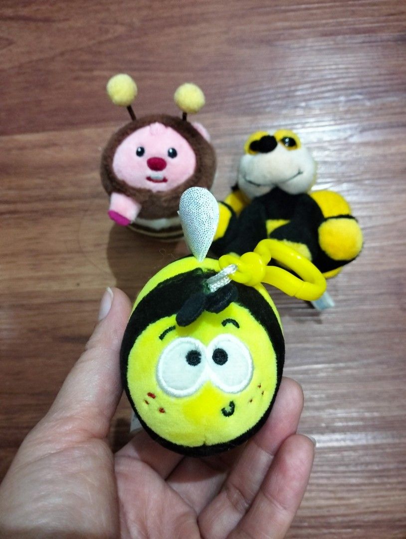 Ocean Park HK Bee Charm Stuffed toy (Category: Plushies & Soft Toys) located in Baguio. Submitted by toys_of_yesteryear (Listing ID 1463786603, Image 1). Description: LOCATION: Baguio City PRICE: posted + sf DESCRIPTION: 👉 Ocean Park HK bee charm stuffed toy CONDITION: 👉 Used 👉 Item description is subjective so buyers are encouraged to rely on their judgement based on the pictures posted before buying. Actual photos posted. 👉 SOLD AS IS, what