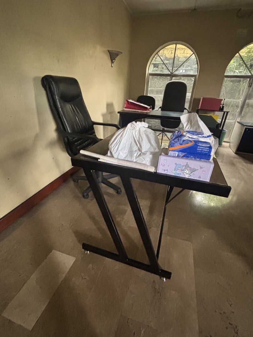 Office Table and Chair (Category: Office Furniture & Fixtures) located in Quezon City. Submitted by seraphimfatale (Listing ID 1463792309, Image 3). Description: 152- length 77- height 77- width Location: QC Payment: Maya, Bank Transfer, Gcash Negotiable .