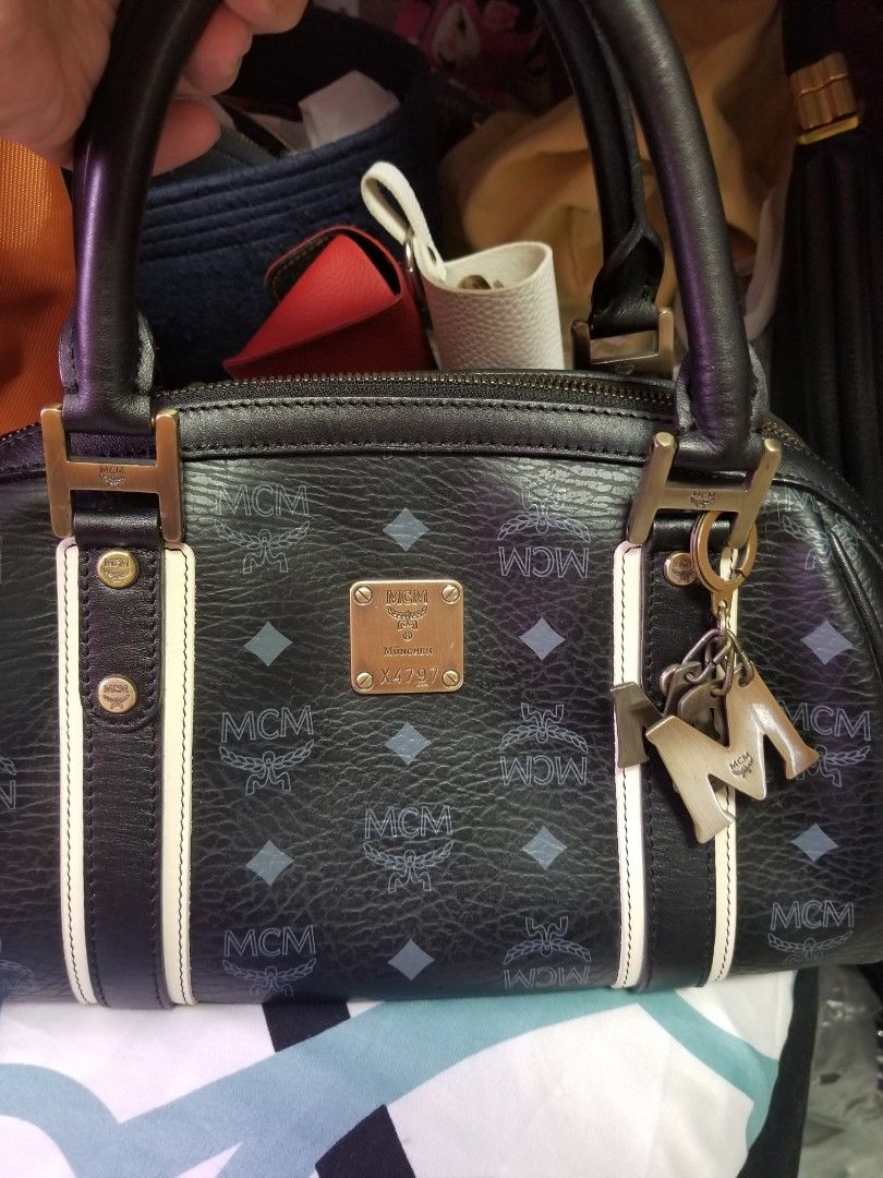 OG MCM visettos vintange handbag (Category: Shoulder Bags) located in Consolacion. Submitted by elenavia (Listing ID 1463931681, Image 1). Description: authentic turnable screw ykk zip no etiketa since this is vintage 100% guaranteed.
