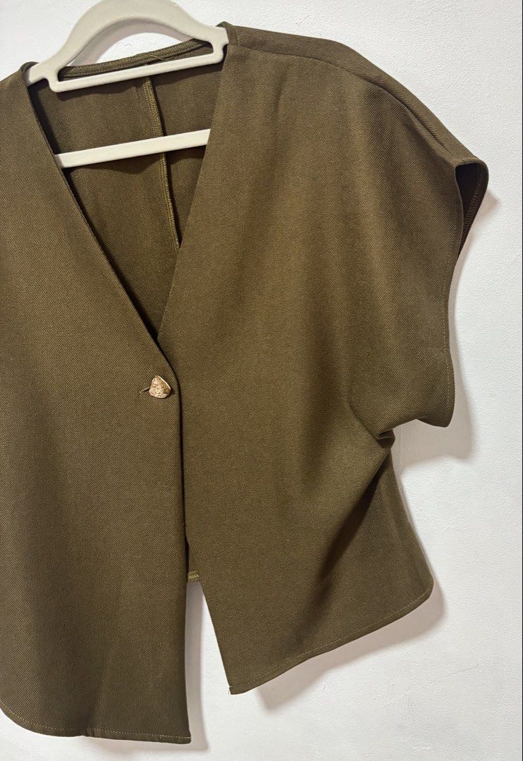 Olive Green Gold Button Accent Blouse (Category: Blouses) located in Davao. Submitted by outoftheclosetdvo (Listing ID 1463791710, Image 3). Description: Fits medium to large.