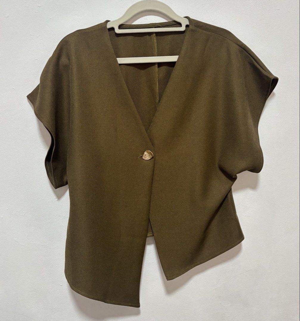 Olive Green Gold Button Accent Blouse (Category: Blouses) located in Davao. Submitted by outoftheclosetdvo (Listing ID 1463791710, Image 1). Description: Fits medium to large.