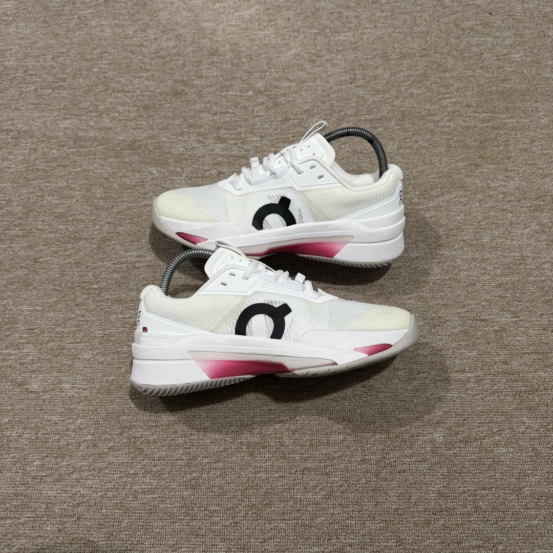 ON CLOUD ROGER PRO FIRE (Category: Sneakers) located in Cebu City. Submitted by cjayzuno04940 (Listing ID 1463929691, Image 1). Description: ON CLOUD ROGER PRO FIRE ORIGINAL✅ US WOMENS-7 EUR-39 CM-25 EXCELLENT CONDITION.