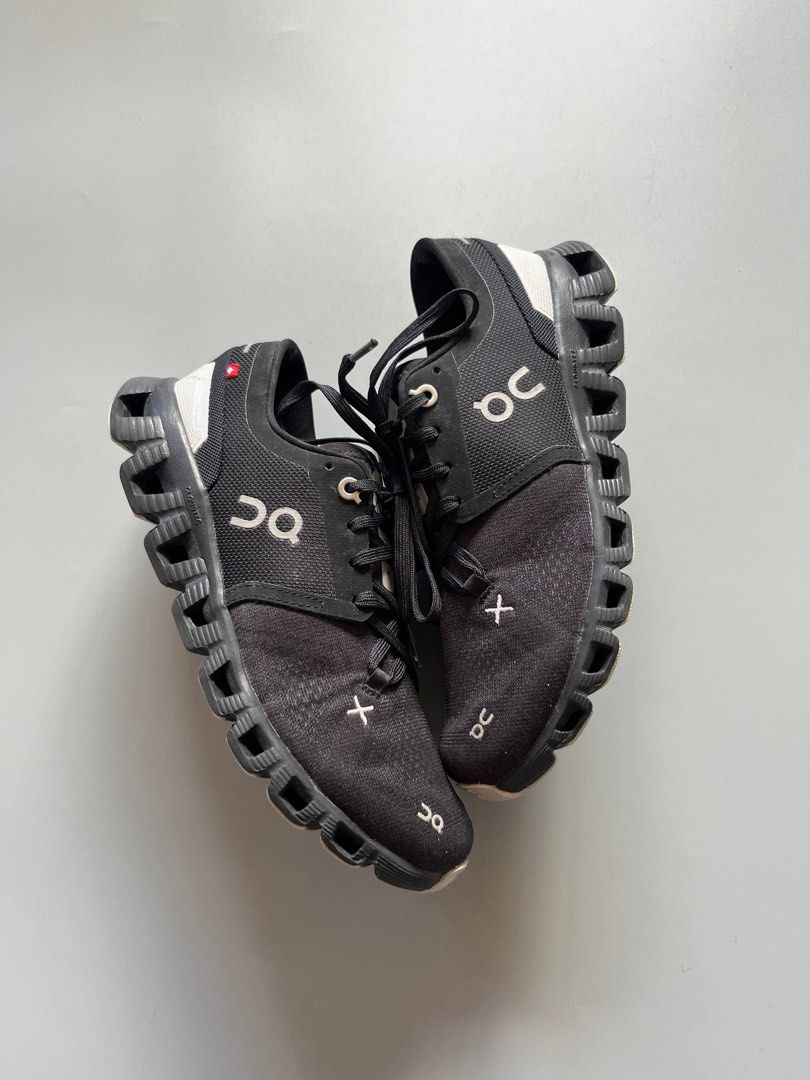ONCLOUD X3 BLACK (7US WMNS) (Category: Sneakers) located in Baguio. Submitted by grabUrPairs (Listing ID 1463839384, Image 3). Description: EXCELLENT SIGNS OF USAGE 7US WMNS 37EU PAIR ONLY AUTHENTIC.
