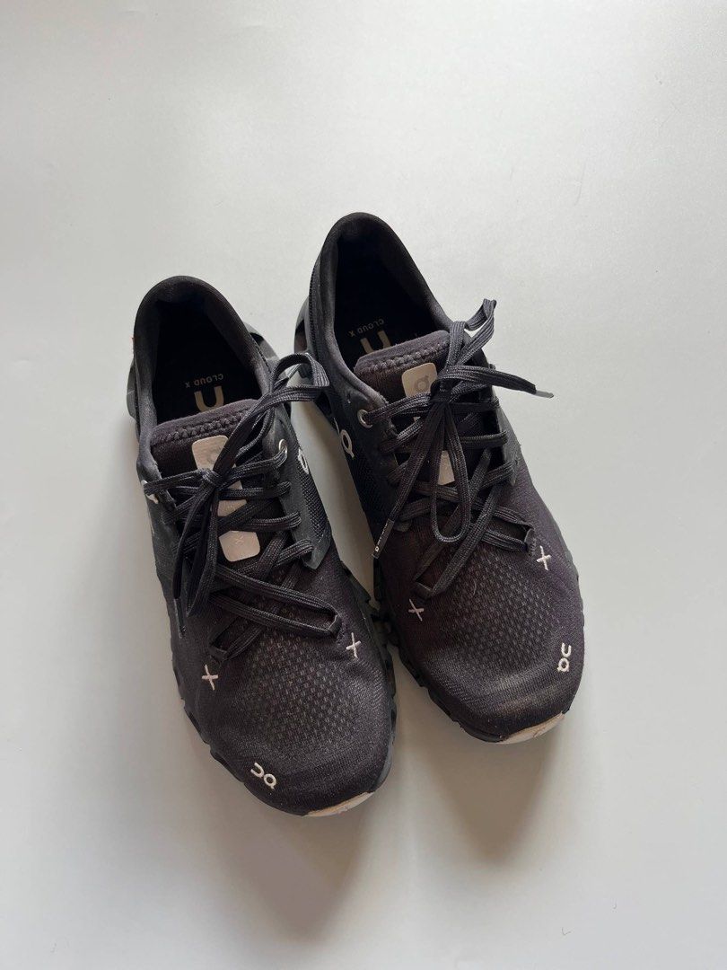ONCLOUD X3 BLACK (7US WMNS) (Category: Sneakers) located in Baguio. Submitted by grabUrPairs (Listing ID 1463839384, Image 2). Description: EXCELLENT SIGNS OF USAGE 7US WMNS 37EU PAIR ONLY AUTHENTIC.