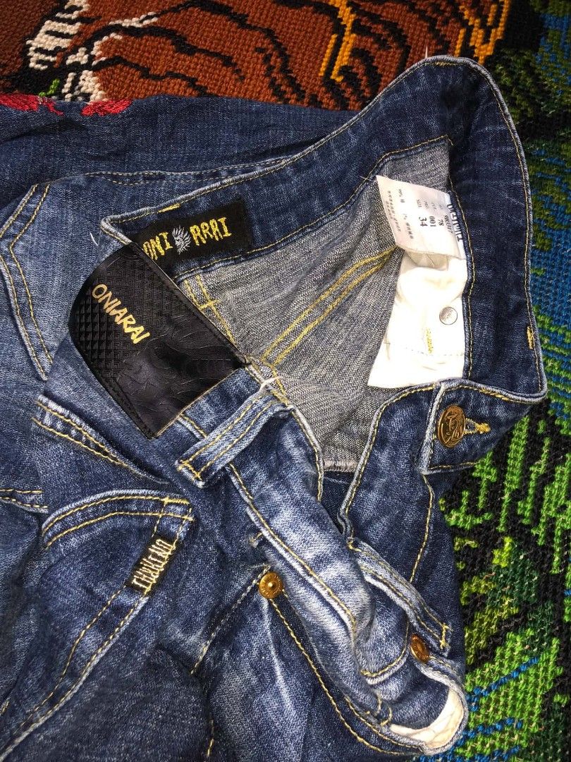 ONIARAI embroided Pants (Category: Jeans) located in Talisay. Submitted by jerr_mcsn_jr_101920 (Listing ID 1463860871, Image 3). Description: waistline 34 width 10 Length 41 Leghole 7.5 Relax fit.