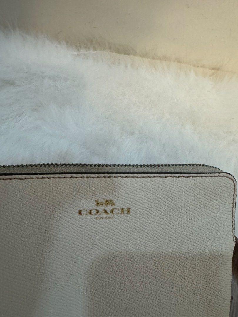 Original Coach Wristlet (Category: Announcements) located in Mabalacat. Submitted by prelovedthings13__ (Listing ID 1463849783, Image 3). Description: Coach Wristlet in Good Condition - Authentic.