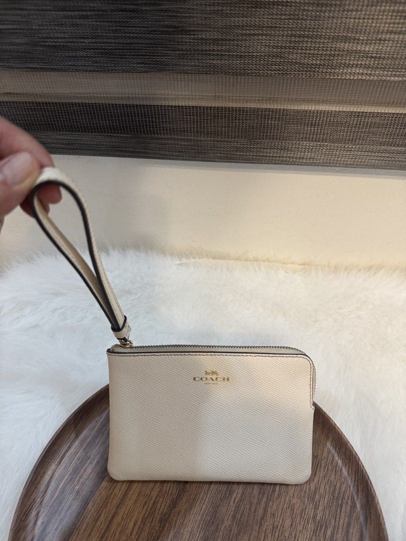 Original Coach Wristlet (Category: Announcements) located in Mabalacat. Submitted by prelovedthings13__ (Listing ID 1463849783, Image 2). Description: Coach Wristlet in Good Condition - Authentic.
