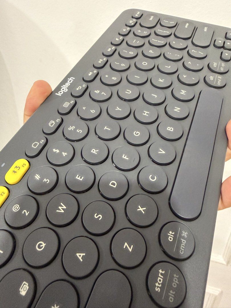 Original Logitech k380 keyboard (Category: Computer Keyboard) located in Pakil. Submitted by abeverage (Listing ID 1463802029, Image 2). Description: Few times lang nagamit. Nakatambak na lang but still working and goods na goods pa. Makinis no scratches and dirt or alikabok.