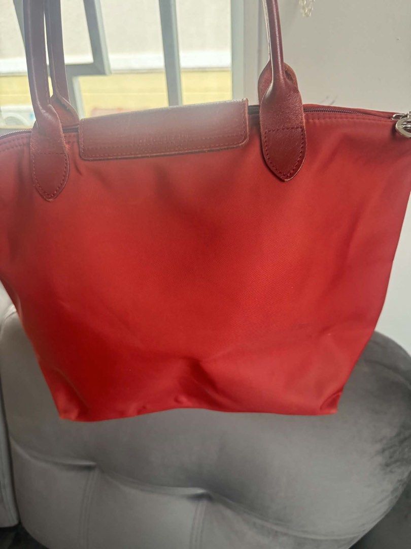 Original Long Champ Bag (Category: Shoulder Bags) located in Mabalacat. Submitted by prelovedthings13__ (Listing ID 1463893002, Image 3). Description: Very Light weight with minimal flaws.