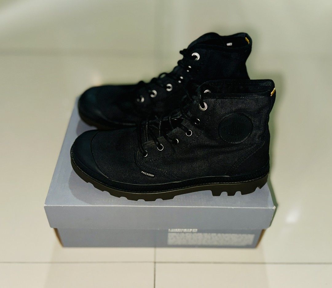 ORIGINAL PALLADIUM MEN'S SHOES (Category: Boots) located in Quezon City. Submitted by grabagem (Listing ID 1463743082, Image 1). Description: PAMPA HI WAX BLACK SIZE 8.
