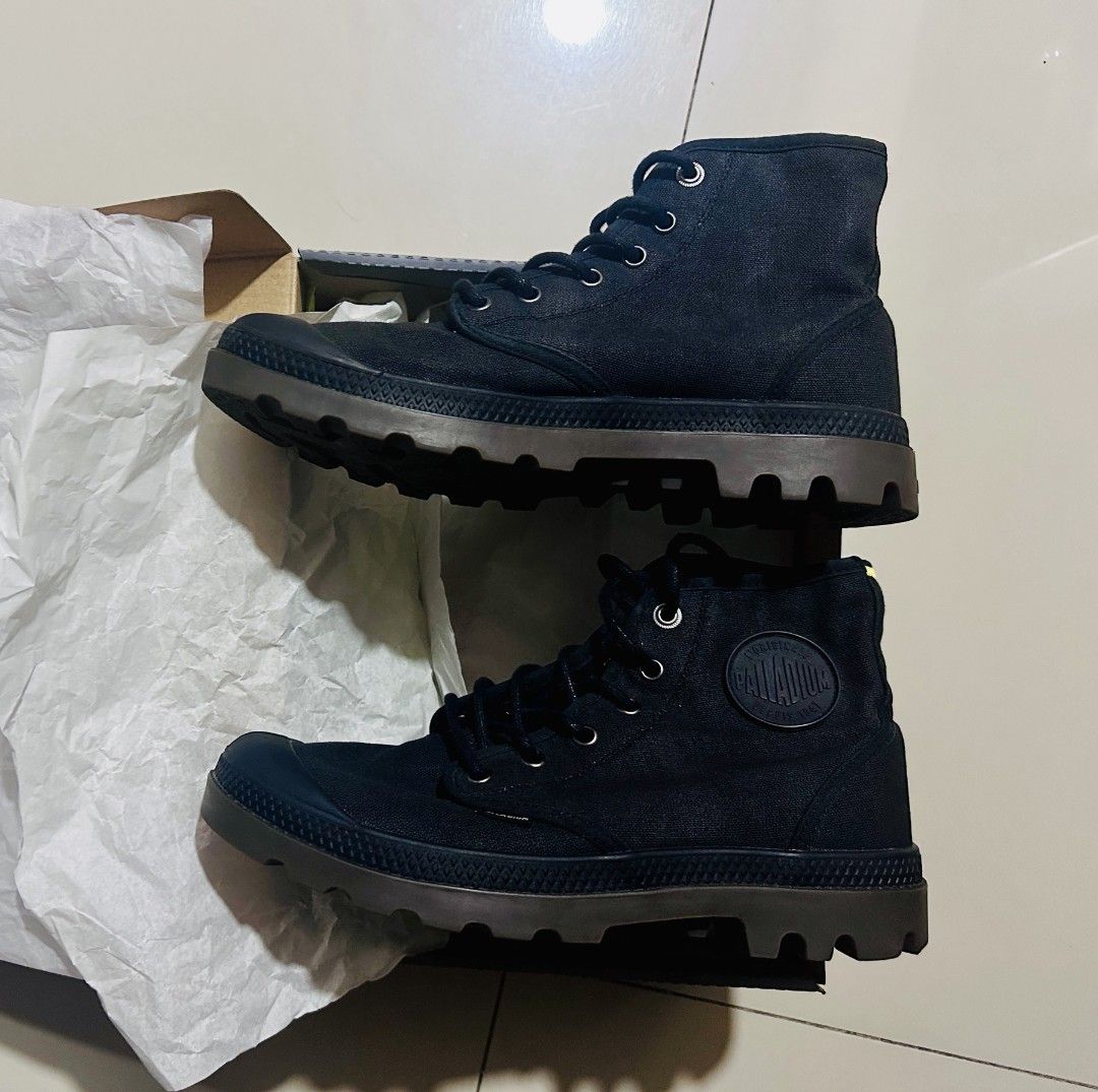 ORIGINAL PALLADIUM MEN'S SHOES (Category: Boots) located in Quezon City. Submitted by grabagem (Listing ID 1463743082, Image 2). Description: PAMPA HI WAX BLACK SIZE 8.