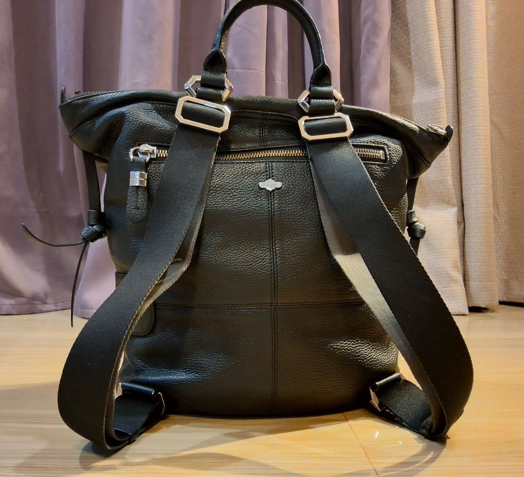 ORYANY Leather Backpack (Category: Backpacks) located in Albuera. Submitted by zaraofdammam09 (Listing ID 1463802588, Image 2). Description: Black leather bag perfect for daily use or travel. No flaws..