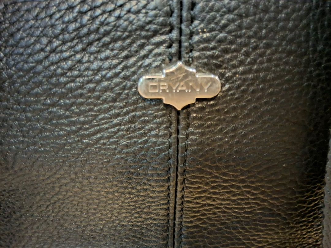 ORYANY Leather Backpack (Category: Backpacks) located in Albuera. Submitted by zaraofdammam09 (Listing ID 1463802588, Image 3). Description: Black leather bag perfect for daily use or travel. No flaws..