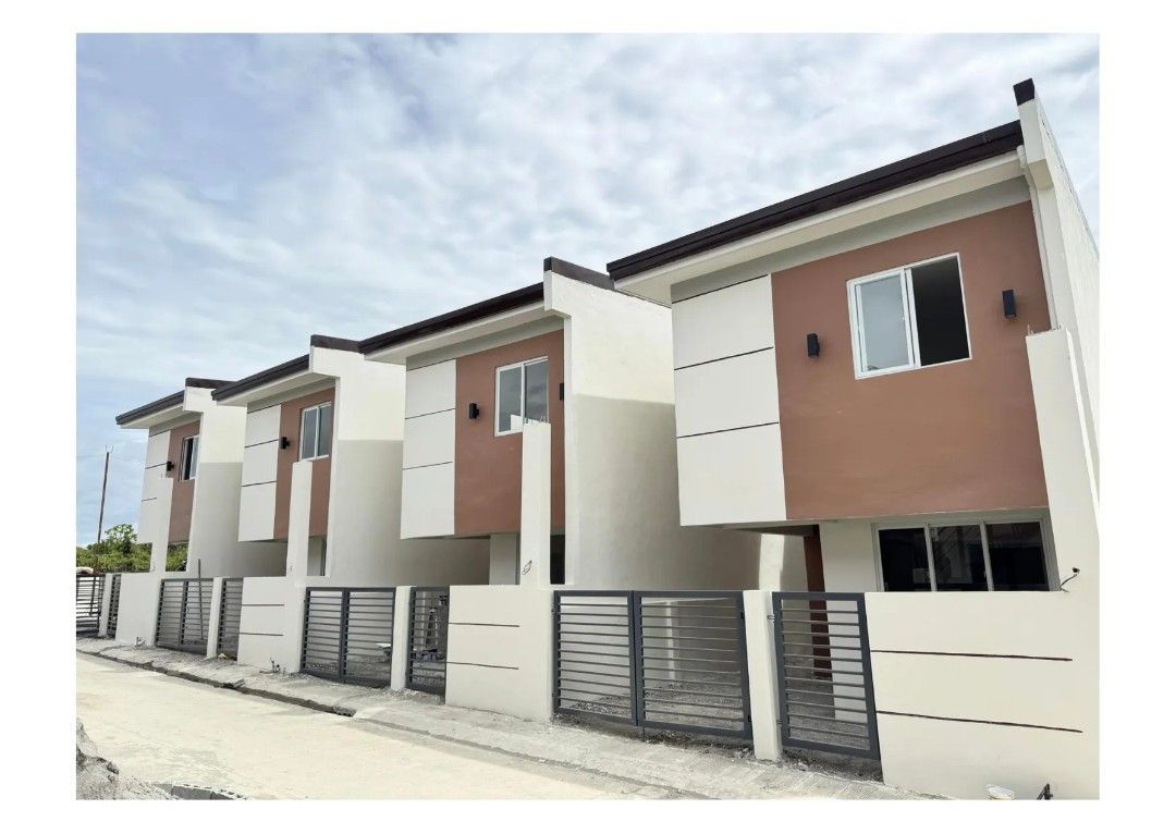 Paciftown Enclave Single Attached House in Naic, Cavite (Category: House & Lot) located in Quezon City. Submitted by tominesvirgie (Listing ID 1463774620, Image 3). Description: 🏡✨ PINAKA MURANG SINGLE ATTACHED SA NAIC, CAVITE! ✨🏡 💰 ₱3,333 Monthly Equity Lang! 📍 Pacifictown Enclave, Brgy. Palangue 1, Naic, Cavite ✅ Single Attached Unit ✅ May Provision for 3 Bedrooms ✅ May Carport / Parking Area ✅ Gated Community ✅ Pwede nang Lipatan by 1st Qu