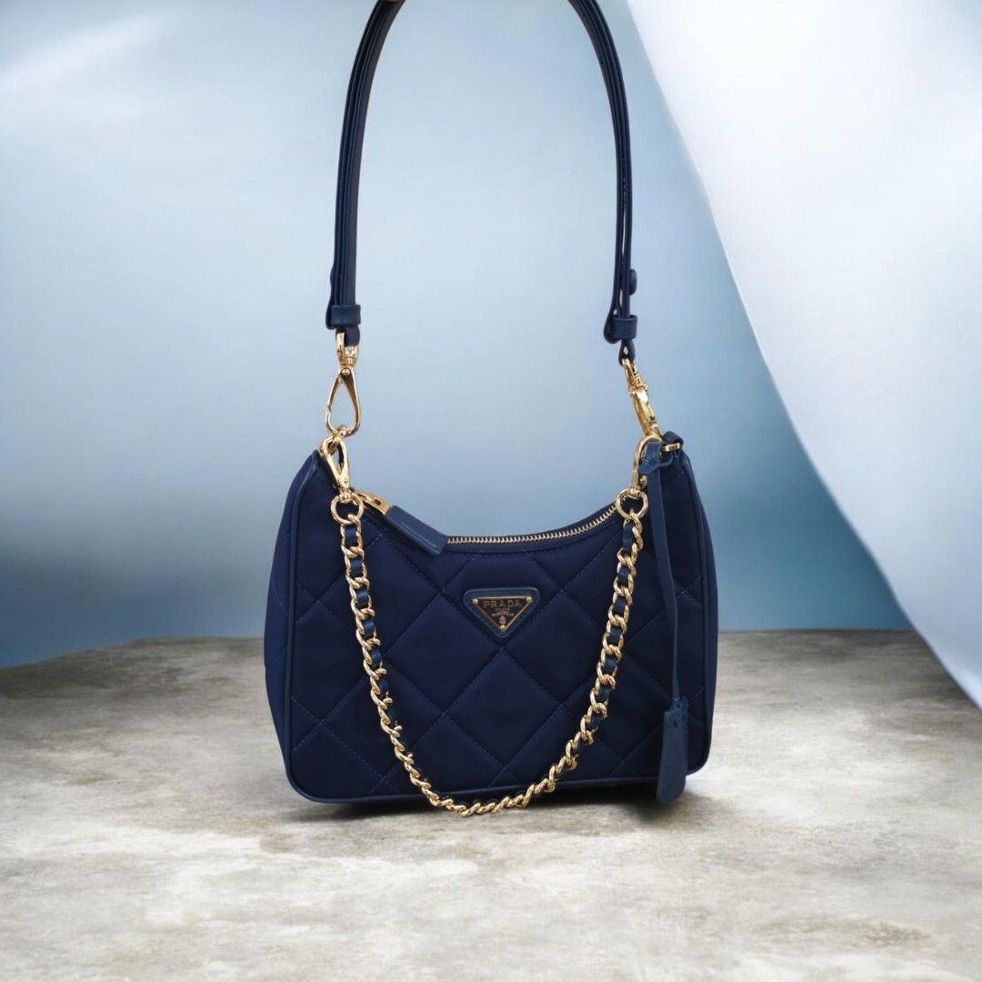 Pŕada Re -Edition 1995 Chaine Bag (Category: Shoulder Bags) located in Quezon City. Submitted by lifestyleboutik (Listing ID 1463803607, Image 1). Description: Adjustable strap No issue Detachable straps Can be use both Riri Zip.