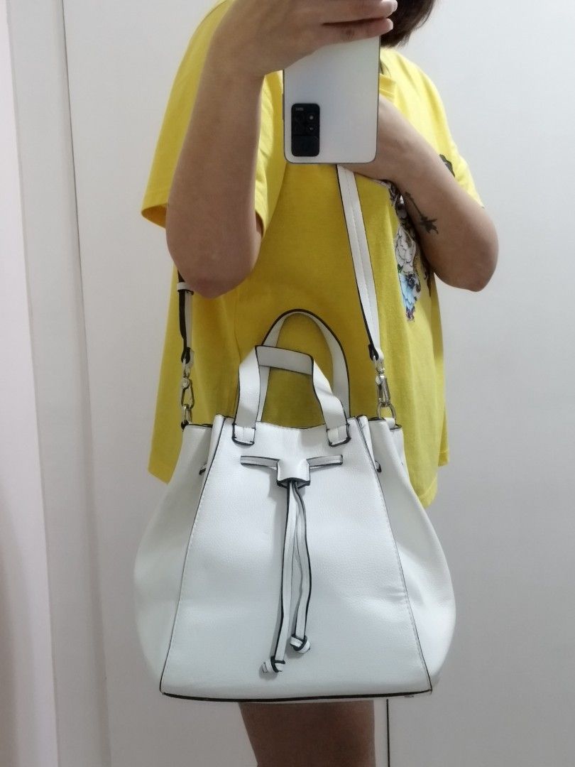 Parfois Bucket bag (Category: Shoulder Bags) located in Makati City. Submitted by krishtyle (Listing ID 1463849596, Image 2). Description: Preloved Parfois Cordon Bucket Bag with minor creases due to storage item is in good condition Message for inquiry 📍Makati Shipping: Lalamove/grab Payment : gcash.