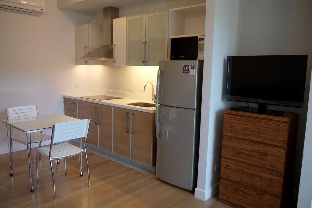 Park Terraces Studio-type for RENT (Category: Apartments & Condos) located in Makati City. Submitted by lemontreerealestateinc. (Listing ID 1463825896, Image 3). Description: FOR RENT Park Terraces, Tower 1 Makati City Furnished studio-type condominium unit for rent at Park Terraces with a 37 sqm floor area and 1 Parking Slot. This Furnished condo in Makati offers a comfortable and convenient lifestyle in a prime location near offices, shopping m