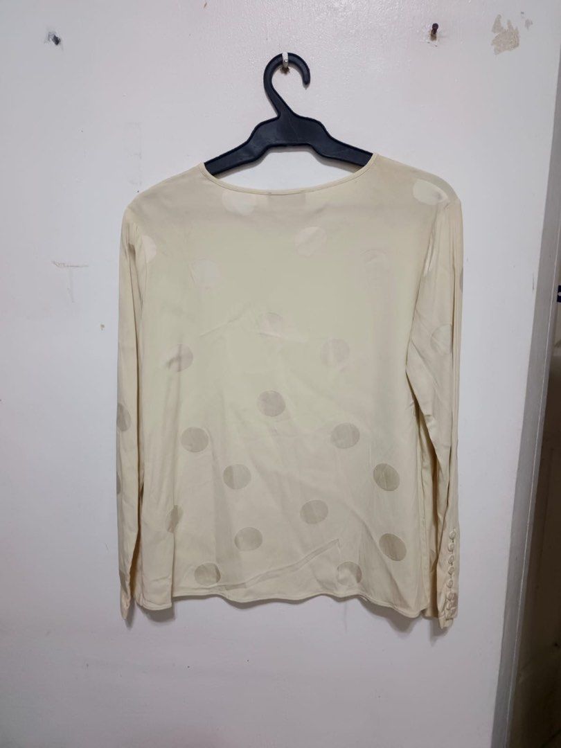 PAUL SMITH (Category: Longsleeves) located in Dasmarinas. Submitted by jessputrages (Listing ID 1463771152, Image 2). Description: For sale Paul Smith Excellent condition No issue 800 plus shipping fee Pm for more details.
